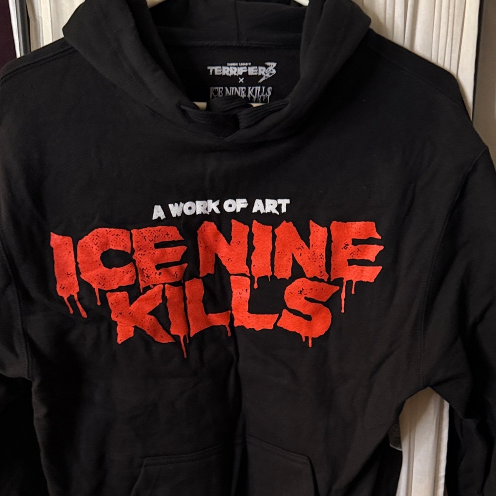 SM (limited) Black Ice Nine Kills Terrifier 3 pull over hoodie silverscreamcon